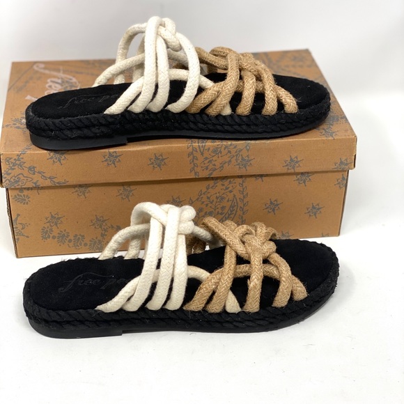 Free People Shoes - Free People Ocean Shores Slides. Size 8